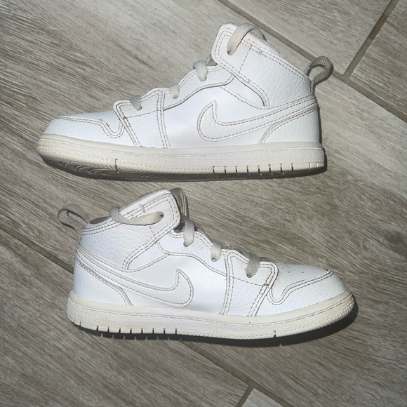 Air Jordan 1 mid size 10c - Picture 2 of 6